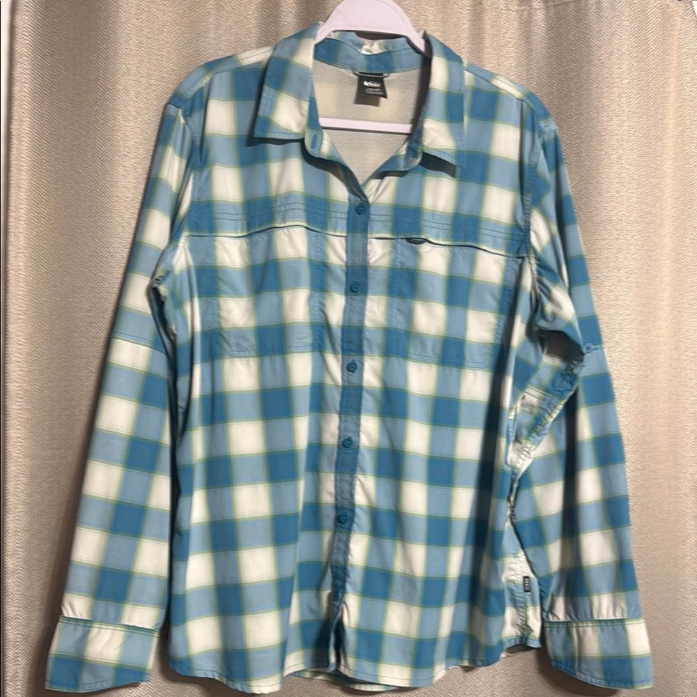 REÍ CO’OP Blue and White Plaid Button-Up Shirt